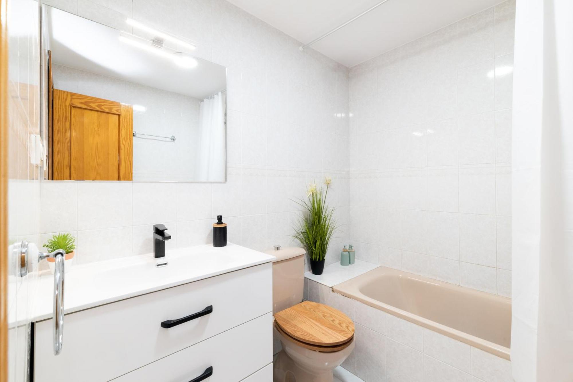 Piso Completo Junto A Parada De Metro Apartment *